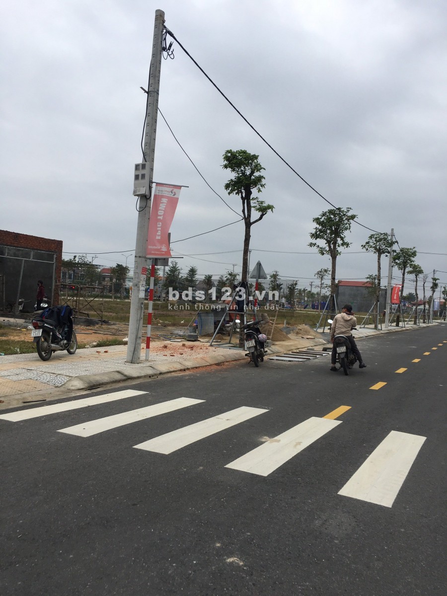 Bán gấp lô góc 550 triệu, khu đô thị Megacity KonTum mặt tiền Hùng Vương 33m