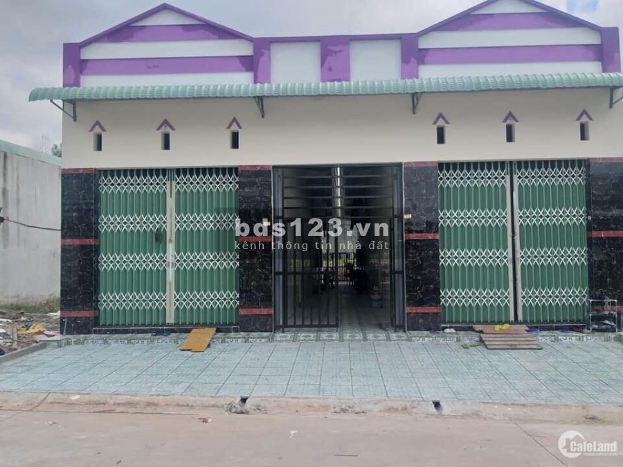 Cần bán gấp lại 2 dãy trọ gần trường đại học Việt Đức gồm 8 phòng trọ, 2 kiot, giá 1.5 tỷ