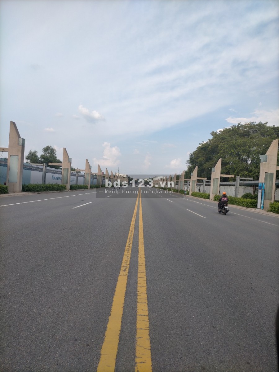 Cần bán gấp lại 2 dãy trọ gần trường đại học Việt Đức gồm 8 phòng trọ, 2 kiot, giá 1.5 tỷ