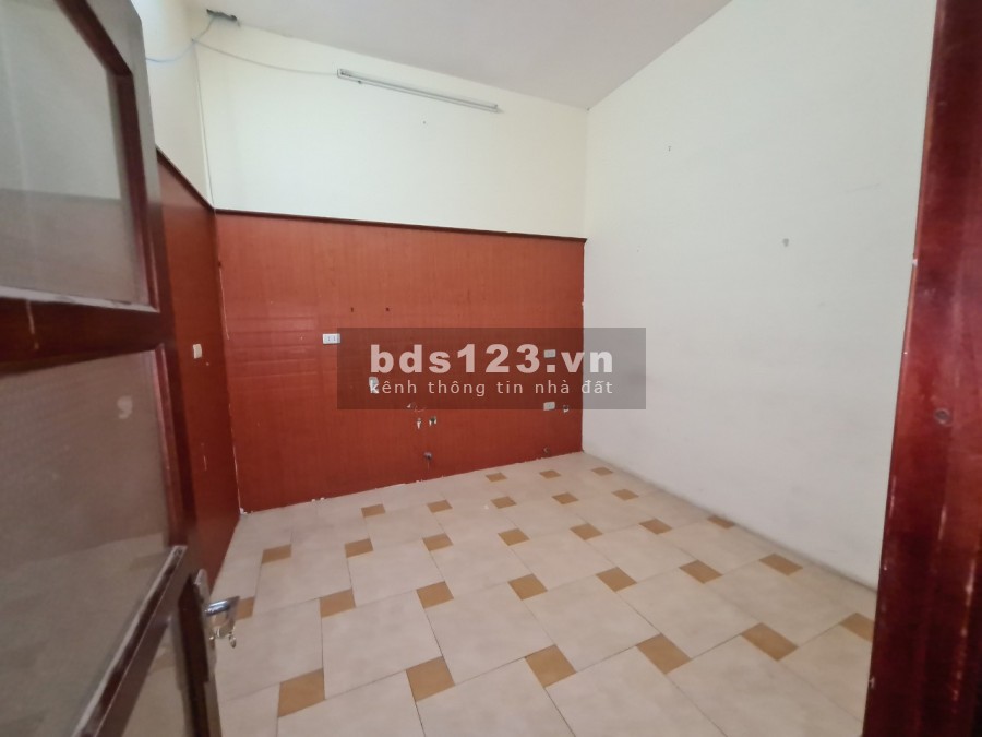 Cho thuê nhà Phố Trung Kính, Cầu Giấy: DT54m2x 4.5 tầng, MT5.2m, giá 25 triệu