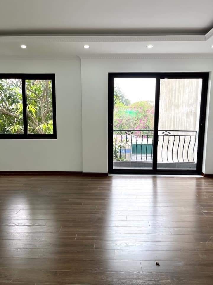 Nguyễn Chính, Tân Mai, giá 5.7 tỷ, nhà mới dt 55m2, 5 tầng, 6 ngủ, 2 mặt thoáng vị trí cực đẹp.