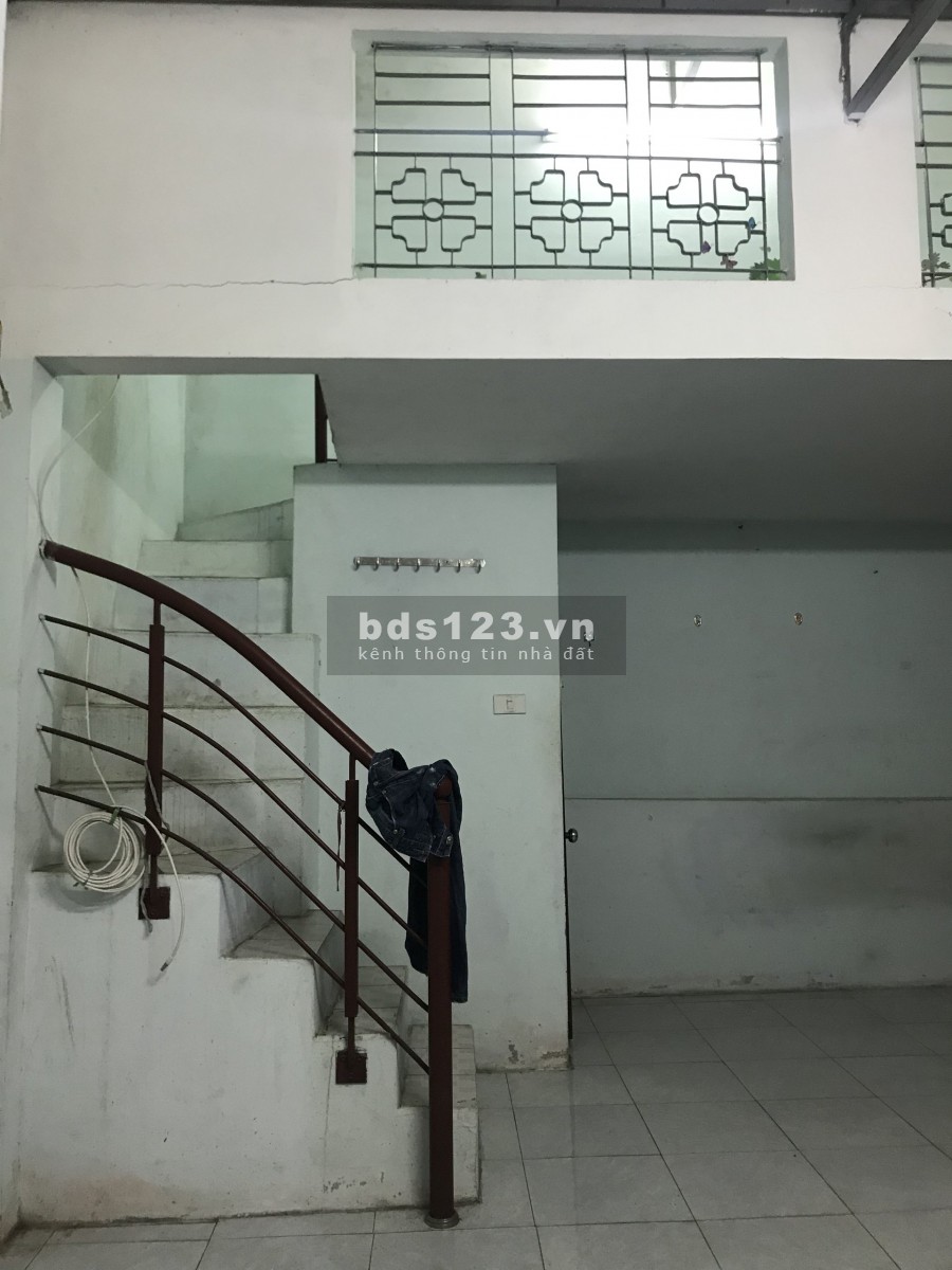 Cho thuê nhà riêng biệt gần chợ, bến xe, giá cho thuê 3.1 triệu/tháng. lhcc