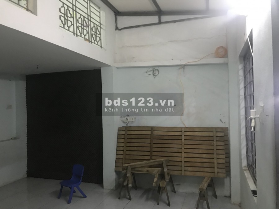 Cho thuê nhà riêng biệt gần chợ, bến xe, giá cho thuê 3.1 triệu/tháng. lhcc