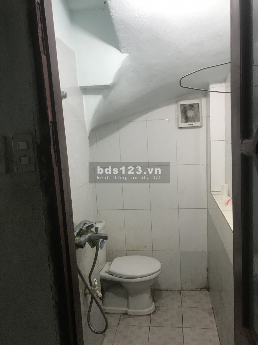 Cho thuê nhà riêng biệt gần chợ, bến xe, giá cho thuê 3.1 triệu/tháng. lhcc