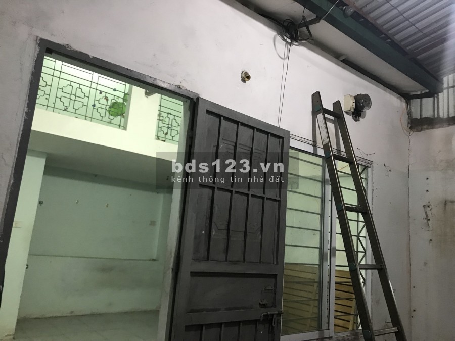 Cho thuê nhà riêng biệt gần chợ, bến xe, giá cho thuê 3.1 triệu/tháng. lhcc