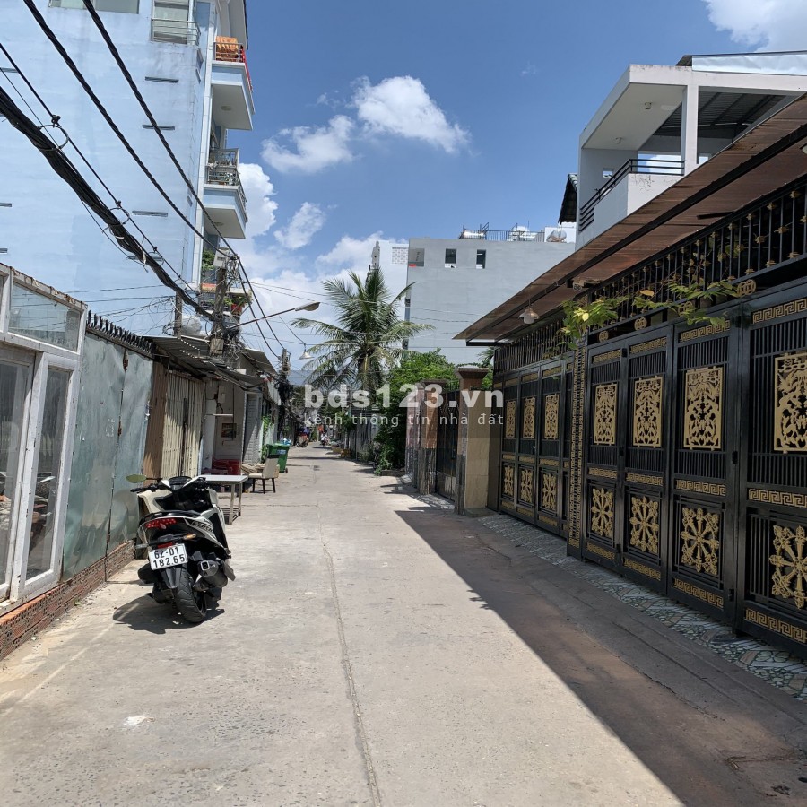 Nhà phố đẹp 3 lầu, sân thượng hẻm xe hơi Nguyễn Thị Thập, Bình Thuận, Quận 7, pháp lí rõ