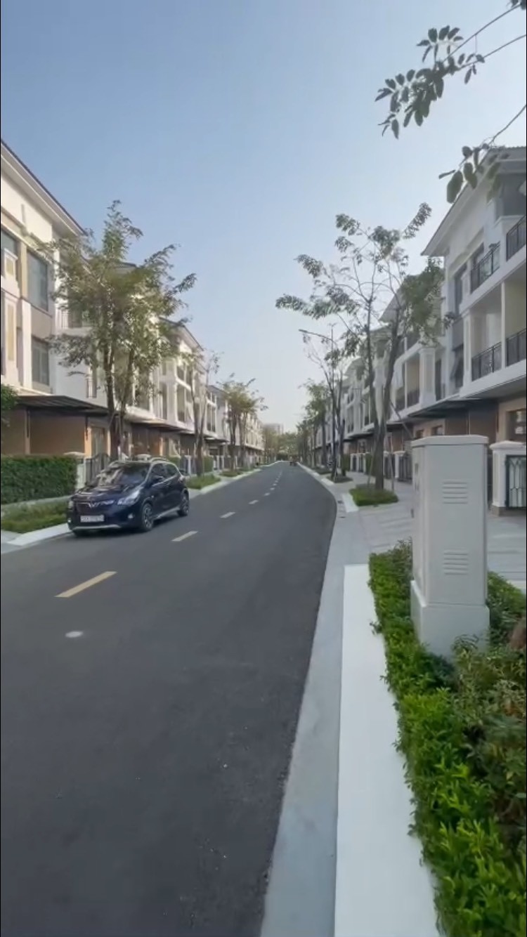 Bán nhà VEROSA Khang Điền, Liên Phường, Quận 9. Giá bán 15 tỷ, lh 0909918351
