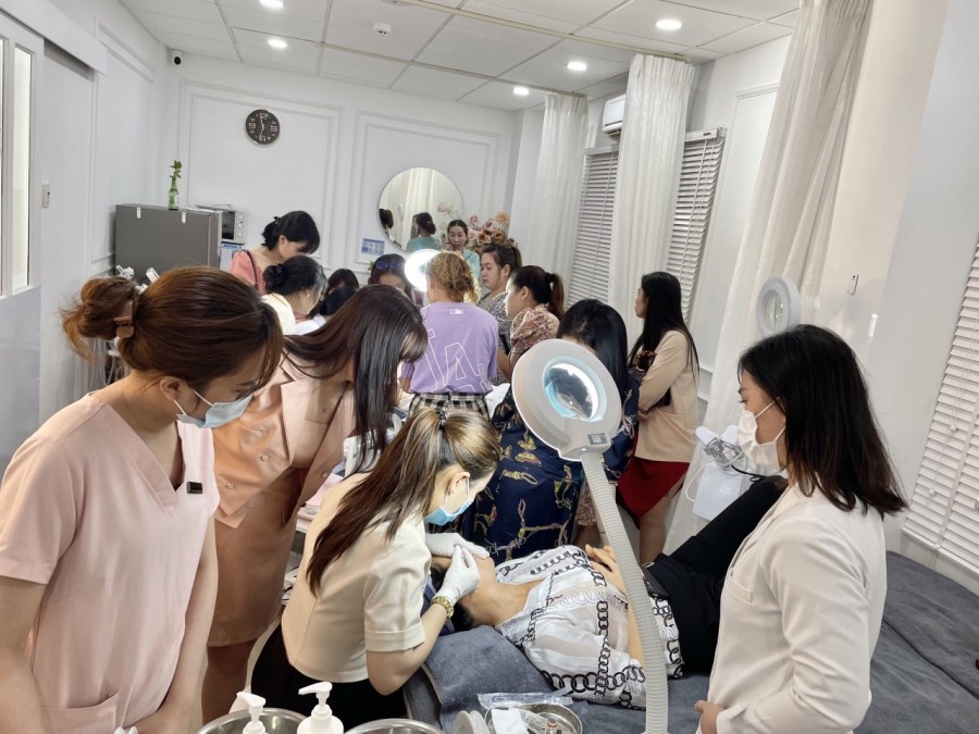 Sang hoặc cho thuê trung tâm Spa chăm sóc da, 345/5A Trần Hưng…