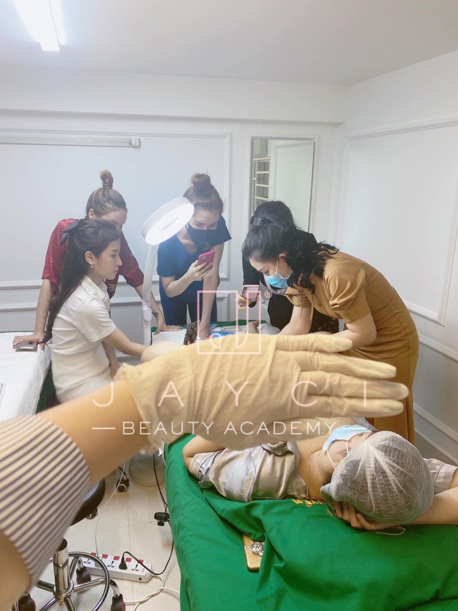 Sang hoặc cho thuê trung tâm Spa chăm sóc da, 345/5A Trần Hưng…