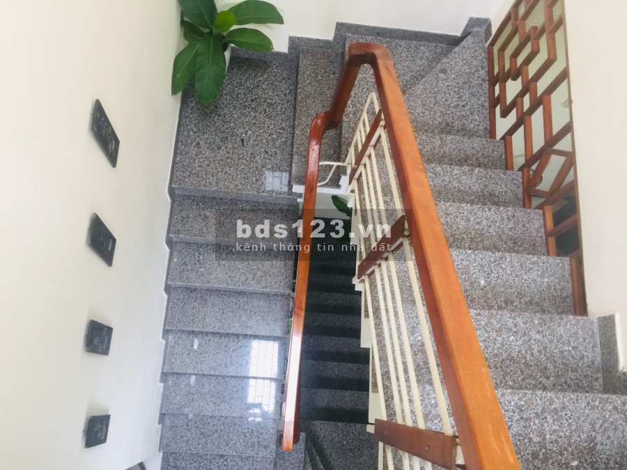 Bán gấp nhà 3 tầng 3 Mê trong kiệt K382 Núi Thành, Hải Châu, ĐN