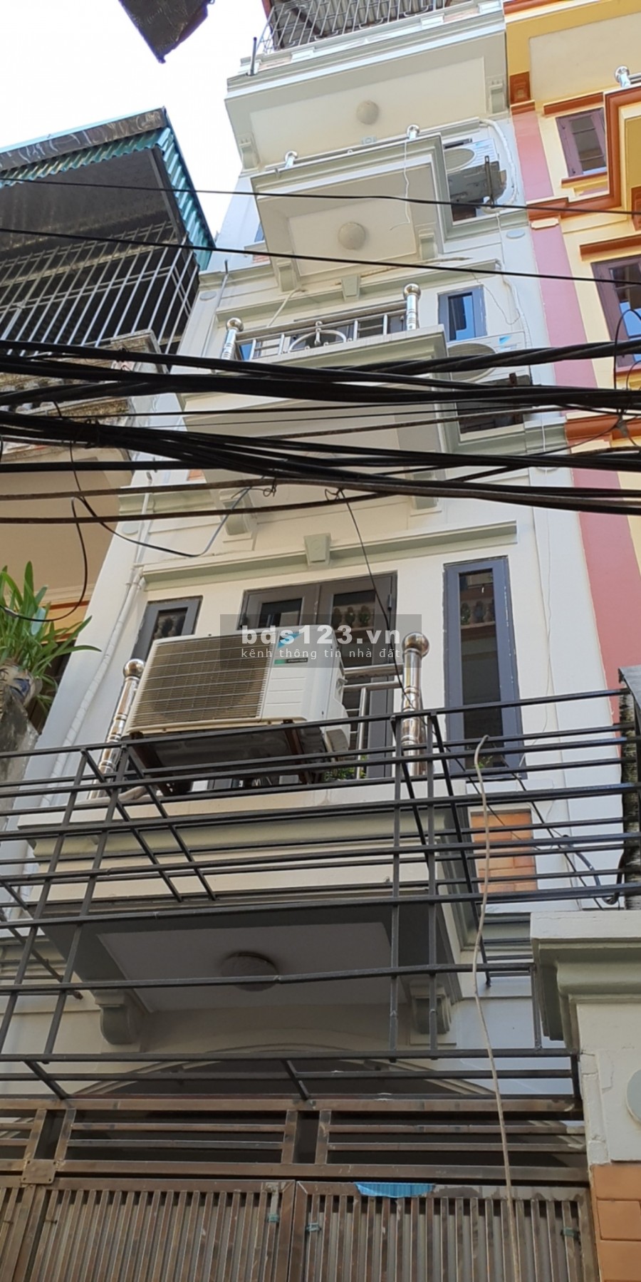 Bán nhà Hoàng Quốc Việt, phường Nghĩa Đô, Quận Cầu Giấy. DT 39m2, 5 tầng. Giá chỉ 3.95 tỷ, ngõ nông