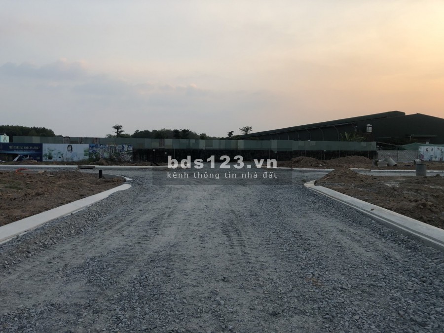 Bán gấp lô đất ngay ngã tư Miếu Ông Cù, mặt tiền Bình Chuẩn 62