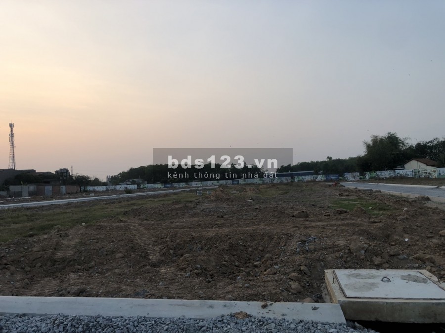 Bán gấp lô đất ngay ngã tư Miếu Ông Cù, mặt tiền Bình Chuẩn 62