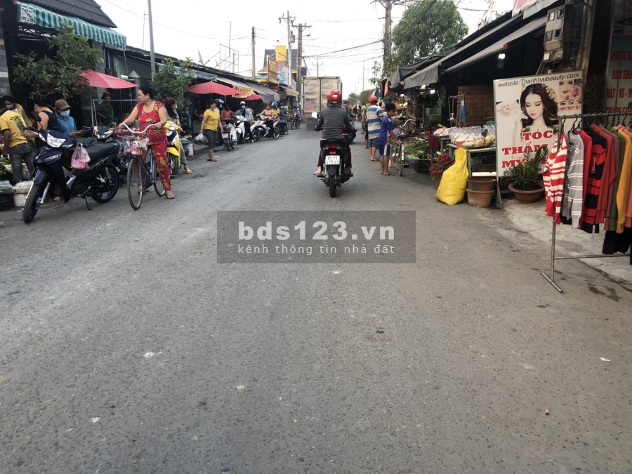 Bán gấp lô đất ngay ngã tư Miếu Ông Cù, mặt tiền Bình Chuẩn 62