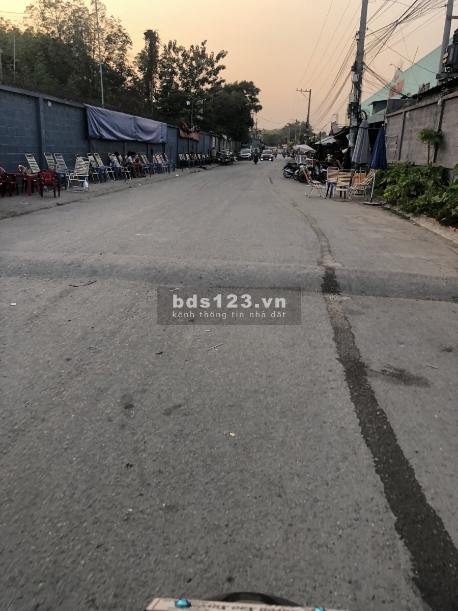 Bán gấp lô đất ngay ngã tư Miếu Ông Cù, mặt tiền Bình Chuẩn 62