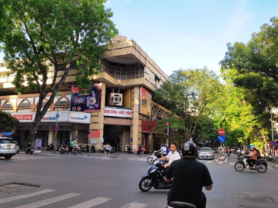 Quận Hai Bà Trưng Quận Hoàn Kiếm tòa nhà mặt phố Hòa Mã Dt 220m mặt tiền 12m