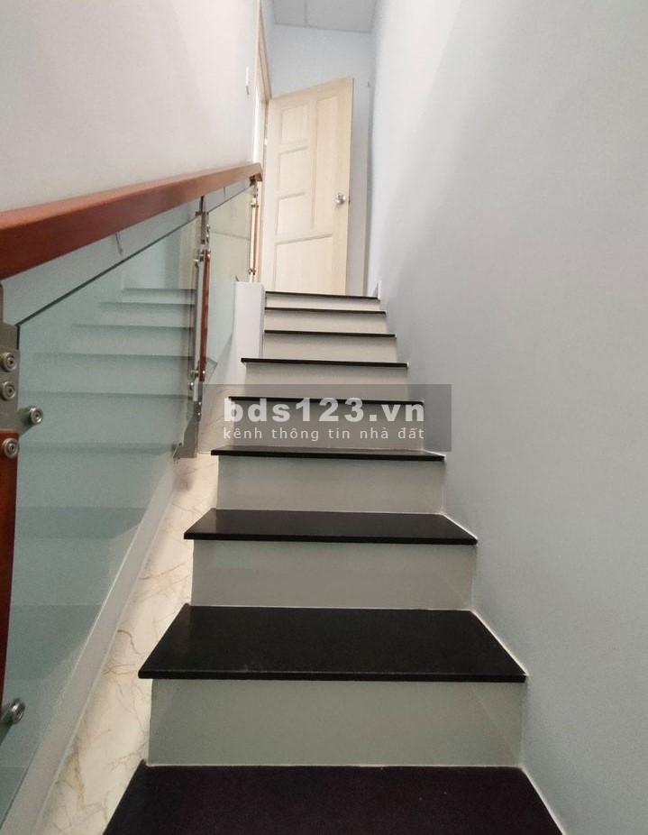 Nhà mặt tiền buôn bán Ni Sư Huỳnh Liên, dt 12m2, Quận Tân Bình chỉ 1 tỷ 95