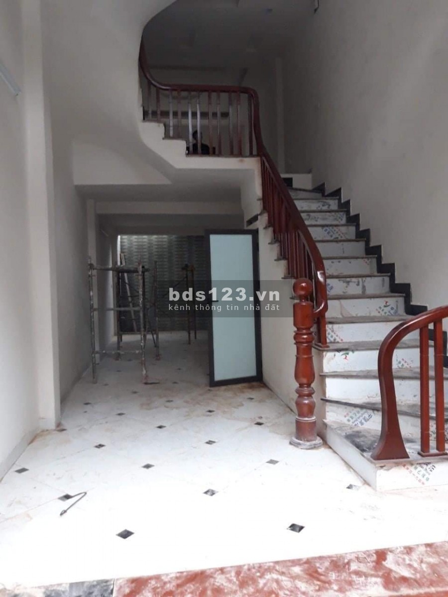Bán nhà phố Trần Thái Tông, Nhà đang cho dòng tiền 50tr/ tháng, 65m2*5 tầng, giá 6 tỷ