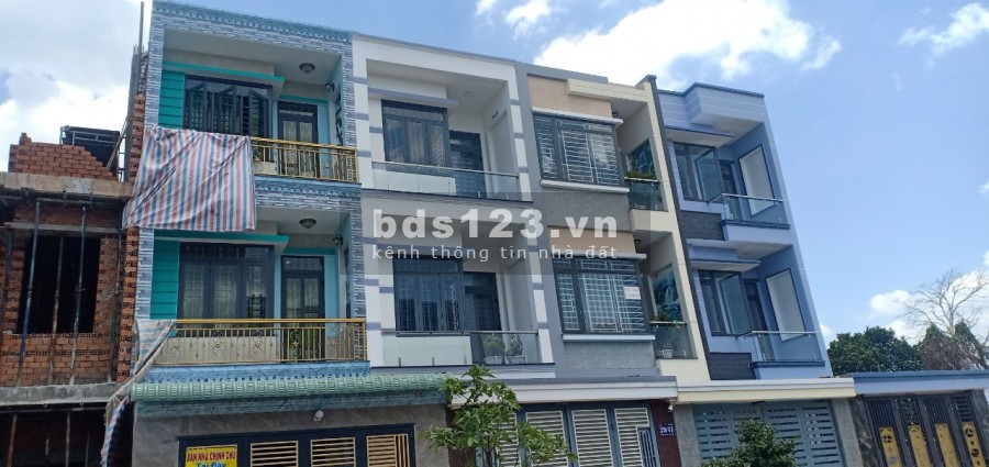 Nhà mới xây 100% đẹp, Tân Đông Hiệp Tp Dĩ An, bớt lộc 3.9 tỷ, lhcc