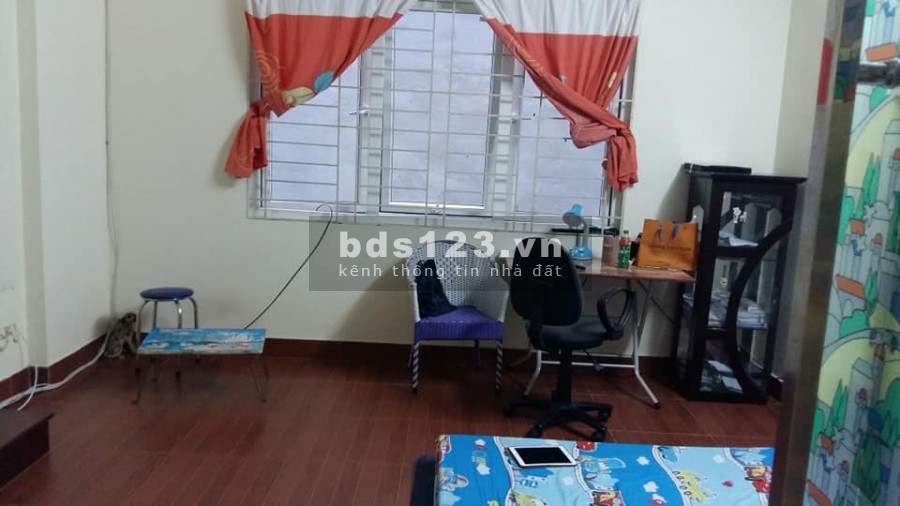 Bán nhà siêu rẻ có nhà đẹp, phố Cát Linh, 6 tầng, giá 2.25 tỷ, gần đường ô tô
