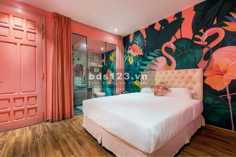 Bán gấp Khách sạn 5*, dt 160m2 5 tầng, mt 10m, Thang máy khu Vip Trùng Kính, Cầu Giấy