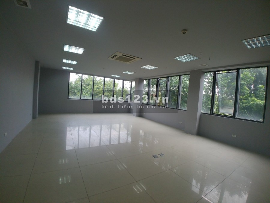 Cho thuê văn phòng giá rẻ dt 80m2 view đẹp phố Chùa Láng, Đống Đa,Hà Nội. Lh: 0917.971.866