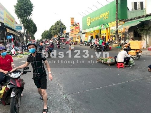 Dịch bệnh làm ăn thua lỗ cần bán gấp dãy trọ 1 trệt 1 lầu, 5 phòng trọ ngay KCN Mp3 dân đông kín