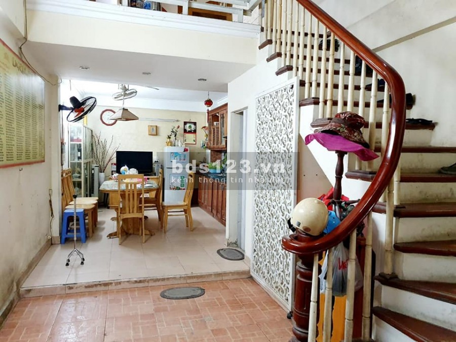 Nhà đẹp, thông số chuẩn ngõ 184 Hoa Bằng, Cầu Giấy 35mx5t Mt 3.5m Nhỉnh 3 tỷ.
