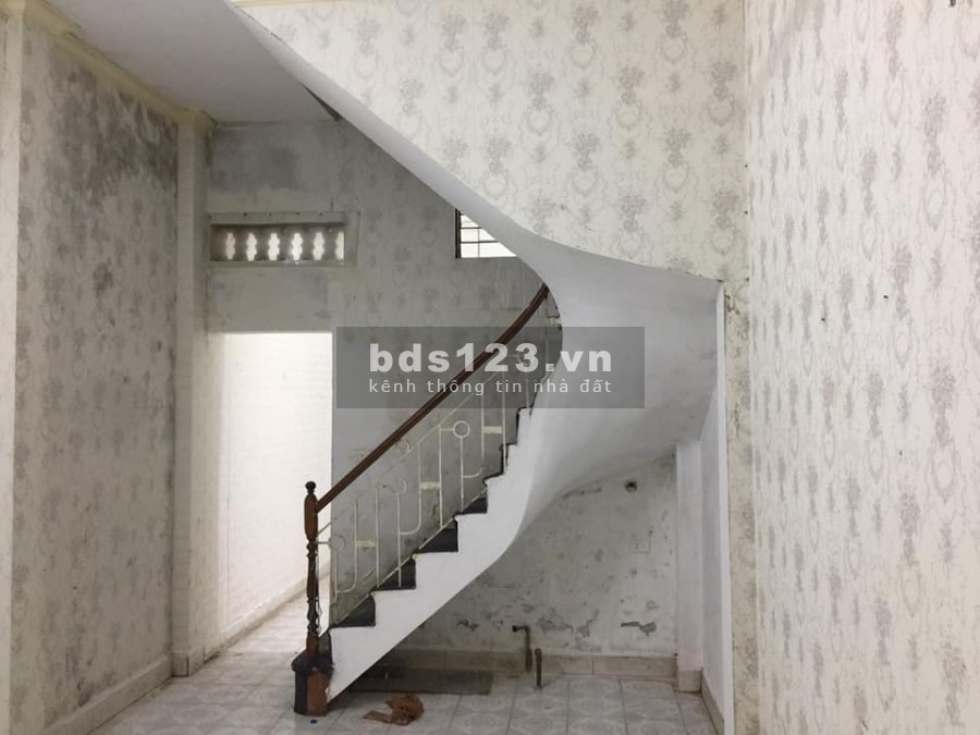 Bán đất tặng nhà giá hạt dẻ, gần phố, dt 65m2, giá 5 tỷ, Ngọc Khánh, Ba Đình