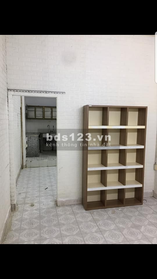 Bán đất tặng nhà giá hạt dẻ, gần phố, dt 65m2, giá 5 tỷ, Ngọc Khánh, Ba Đình