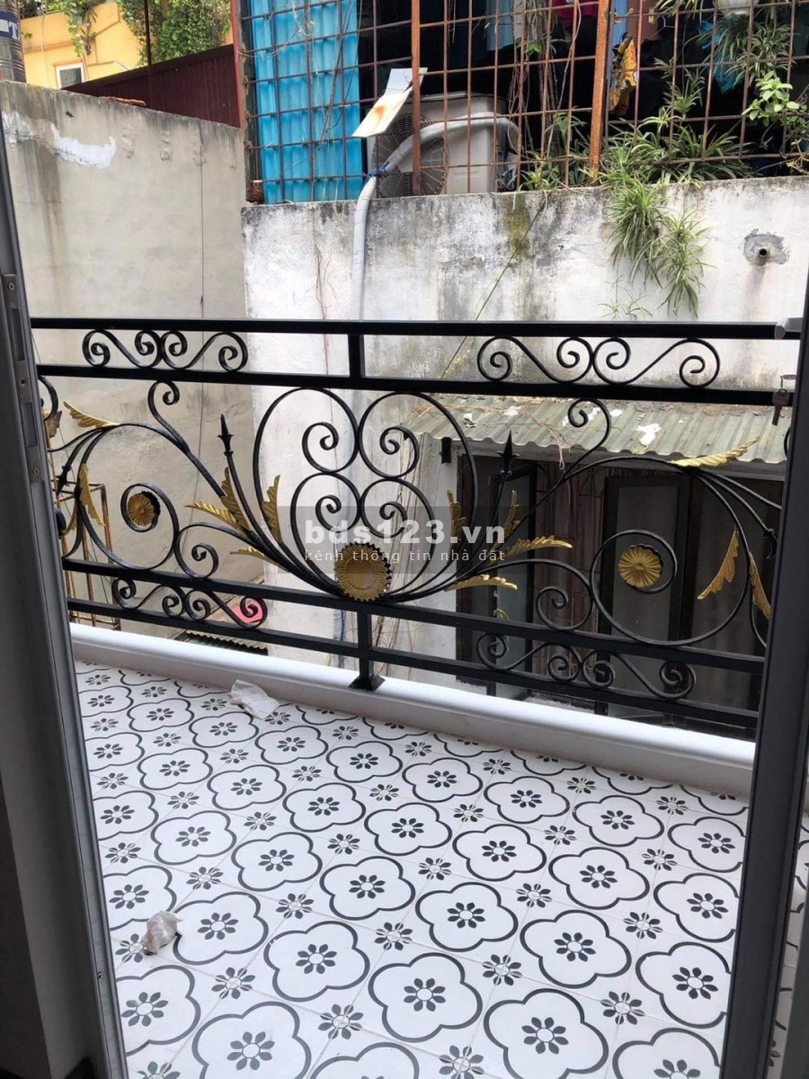 Nhà đẹp ngõ 29 Cẩm Văn, ngõ nông DT 42m2 xây 4 tầng, MT 3m, giá chỉ 3,75 tỷ