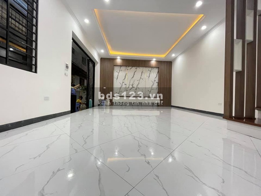 Bán nhà phố Vương Thừa Vũ DT 41m2, 5 tầng, giá bán 5.5 tỷ, liên hệ chính chủ