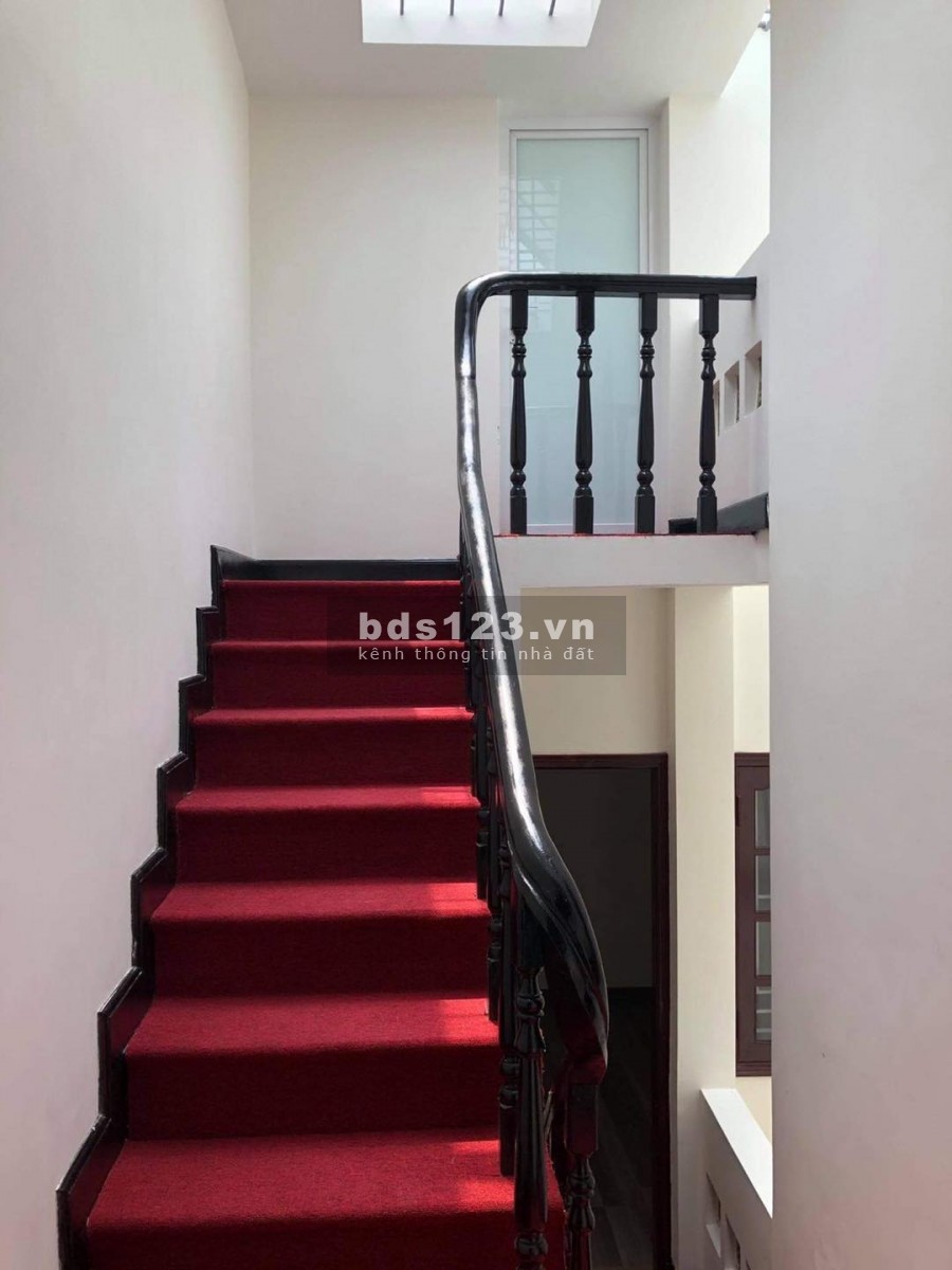 Nhà đẹp ngõ 29 Cẩm Văn, ngõ nông DT 42m2 thiết kế 4 tầng, mt 3m giá chỉ 3,75 tỷ