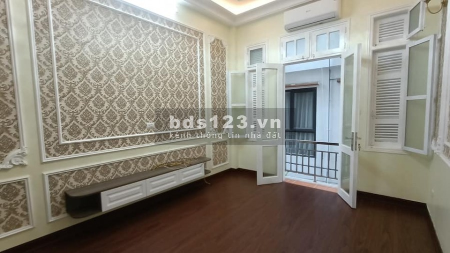 Bán Nhà Lạc Long Quân, Cầu Giầy, Hà Nội – Nhà Mới 50m2, 4 Tầng Giá tốt 6,8 Tỷ
