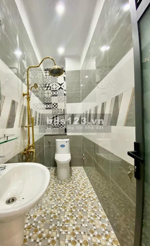 Nhà hẻm 146 Hoàng Quốc Việt thiết kế đẹp mắt thổ cư hoàn công 62m2 giá 2.59 tỷ