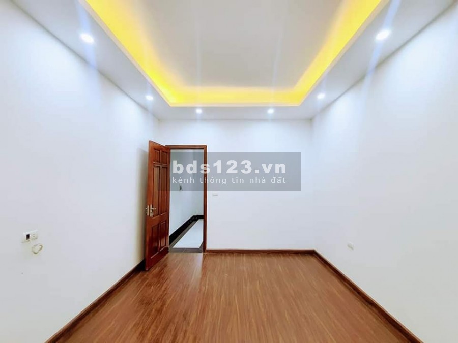 Bán nhà Lĩnh Nam mới đẹp mặt ngõ diện tích 30m2 giá chỉ 2.75 tỷ