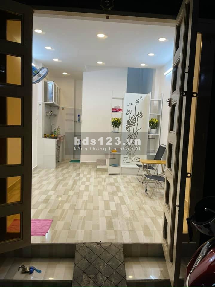 Bán nhà gấp Huỳnh Văn Bánh,nhà mới xách vali ở ngay, dt 3.2x5.5m, giá 2 ty650