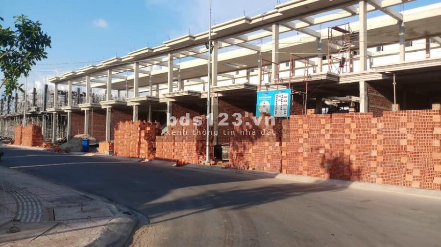 Cần bán gấp đất nền 100m2 . nhiều ưu đãi trong tháng 7, giá bán 2.7 tỷ, lhcc