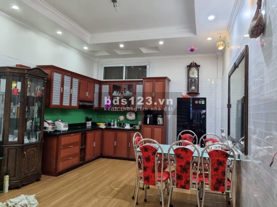 Nhà đẹp lô góc Vĩnh Phúc diện tích 41m2, giá bán 4.75 tỷ, lhcc