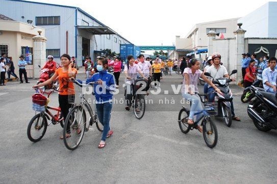 Kẹt Tiền Ngân Hàng Bán Gấp Lô góc 2 MT 1565 M2 đối diện KCN, dân cư đông, 668 triệu, shr