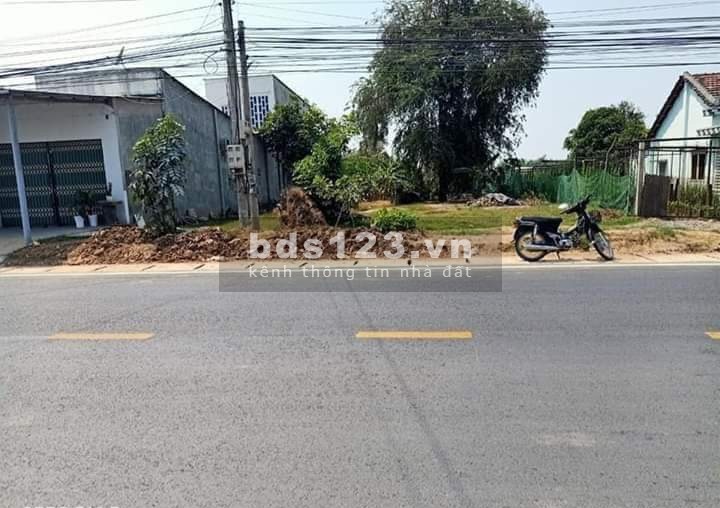 Lô đất đường nhựa giá sập sàn mùa COVI, gần UBND, sang tên ngay