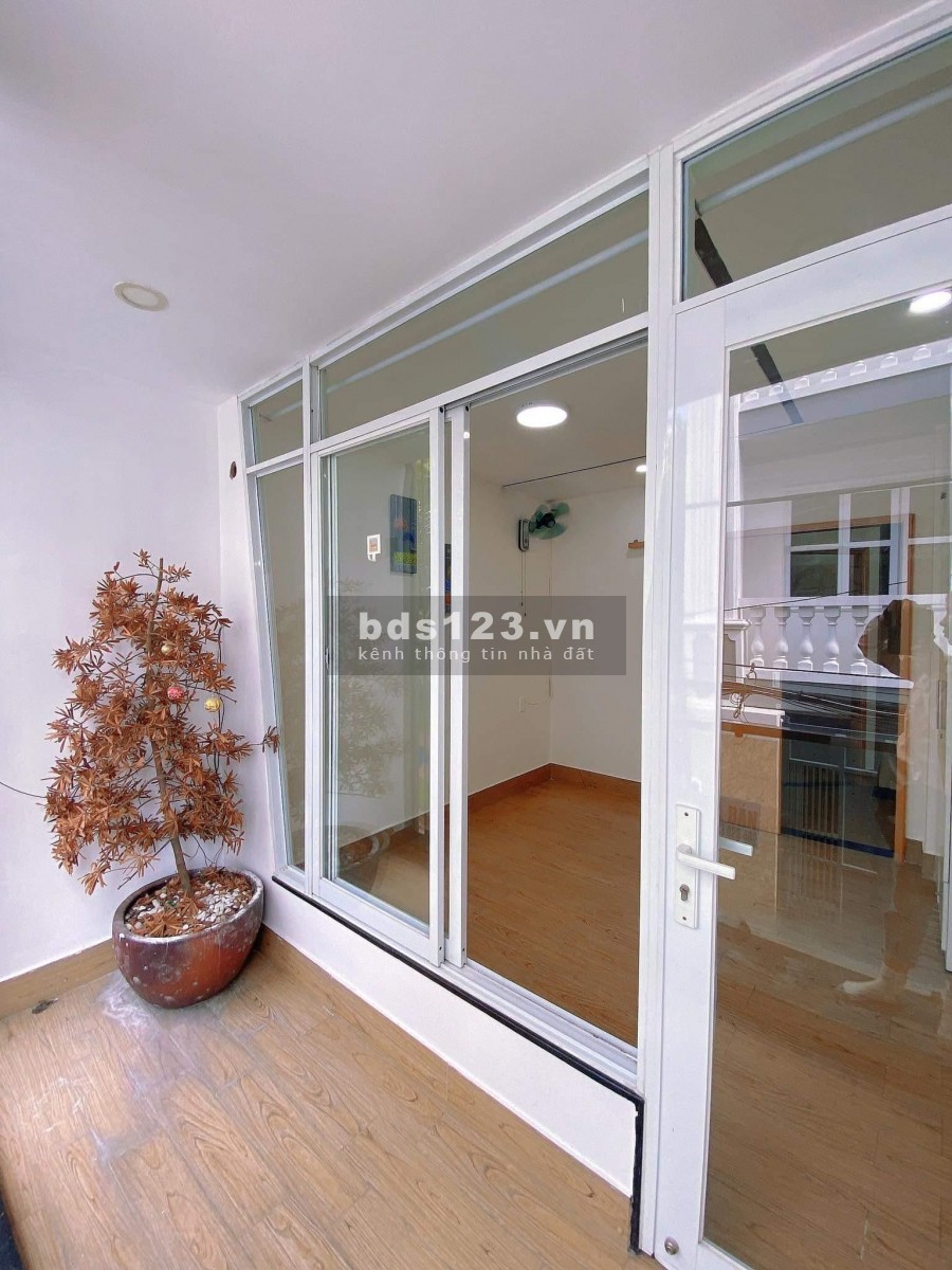 Nhà Giá Rẻ Đường Trần Văn Quang, Tân Bình dt 29m2 3 tầng nở hậu, giá chỉ có 3.15 tỷ