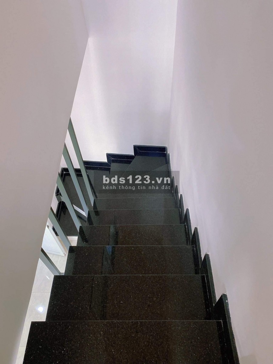 Nhà Giá Rẻ Đường Trần Văn Quang, Tân Bình dt 29m2 3 tầng nở hậu, giá chỉ có 3.15 tỷ