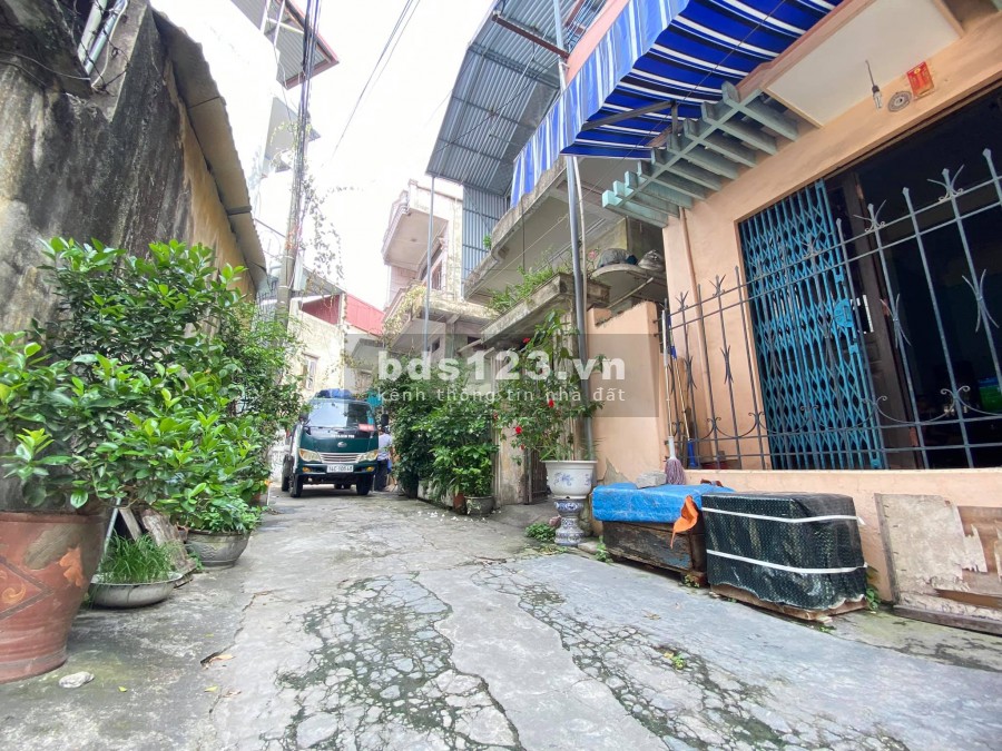 Đất khu dân cư đông đúc, đầu tư hoặc xây dựng, giá án 30 triệu/m2, hướng Tây Nam