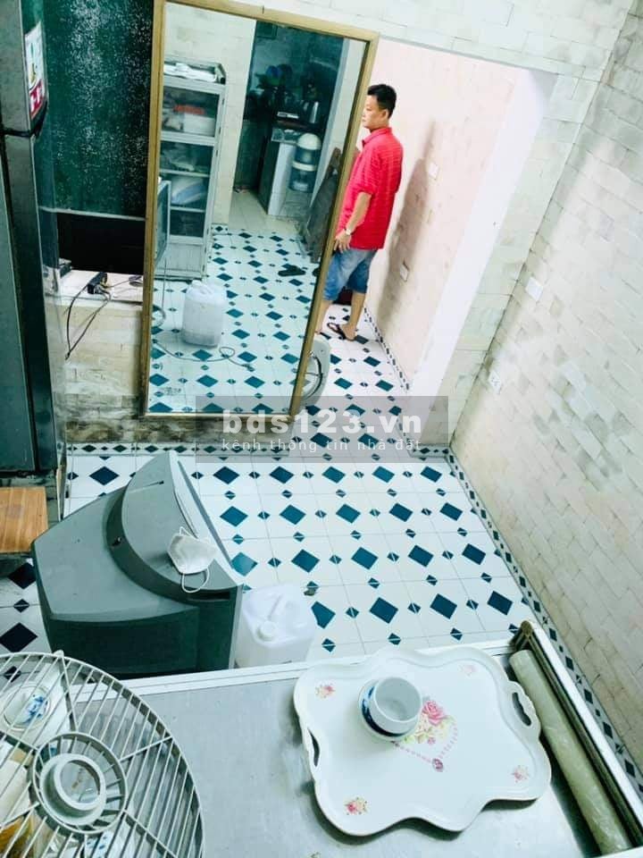 Bán nhà Hoa Bằng 50m2 giá bán 4.3 tỷ kinh doanh tốt, ô tô đỗ cửa, lh 0879356959