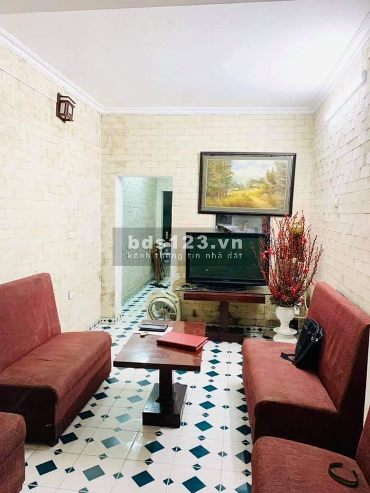 Bán nhà Hoa Bằng 50m2 giá bán 4.3 tỷ kinh doanh tốt, ô tô đỗ cửa, lh 0879356959