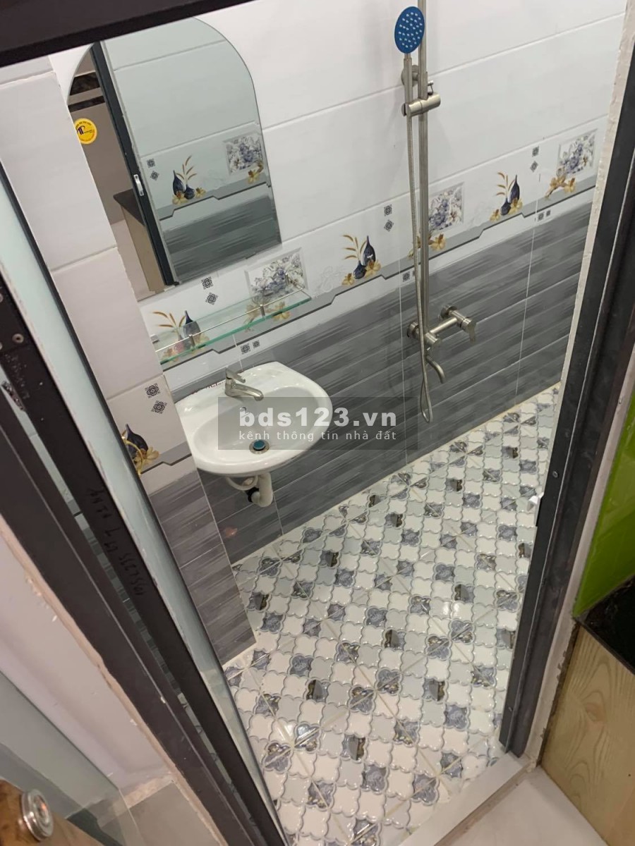 Bán nhà 2 lầu quận 12, hẻm xe hơi, khu dân cư hiện hữu, giá 2.45 tỷ, thương lượng