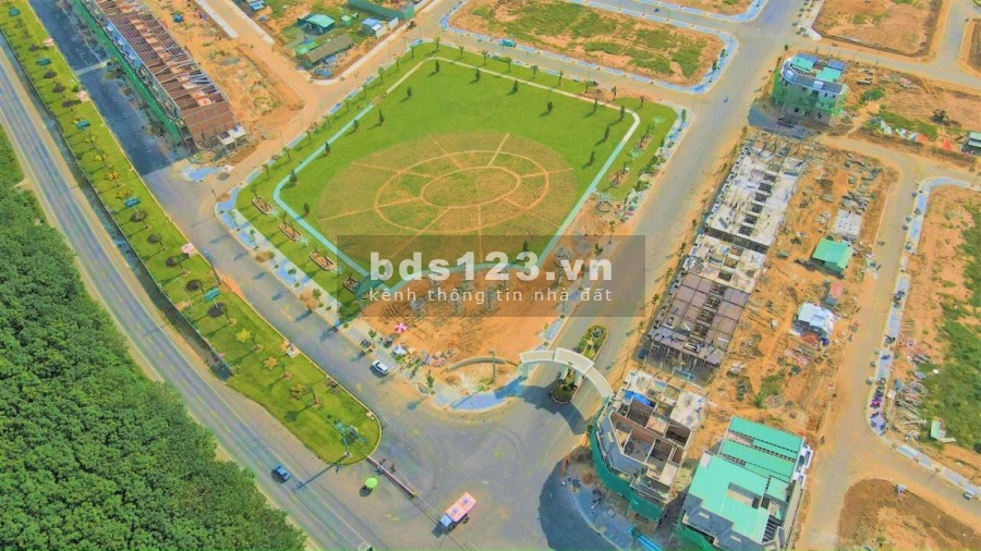 Chính chủ cần bán gấp lô đất kế sân bay - sổ hồng riêng, diện tích 100m2