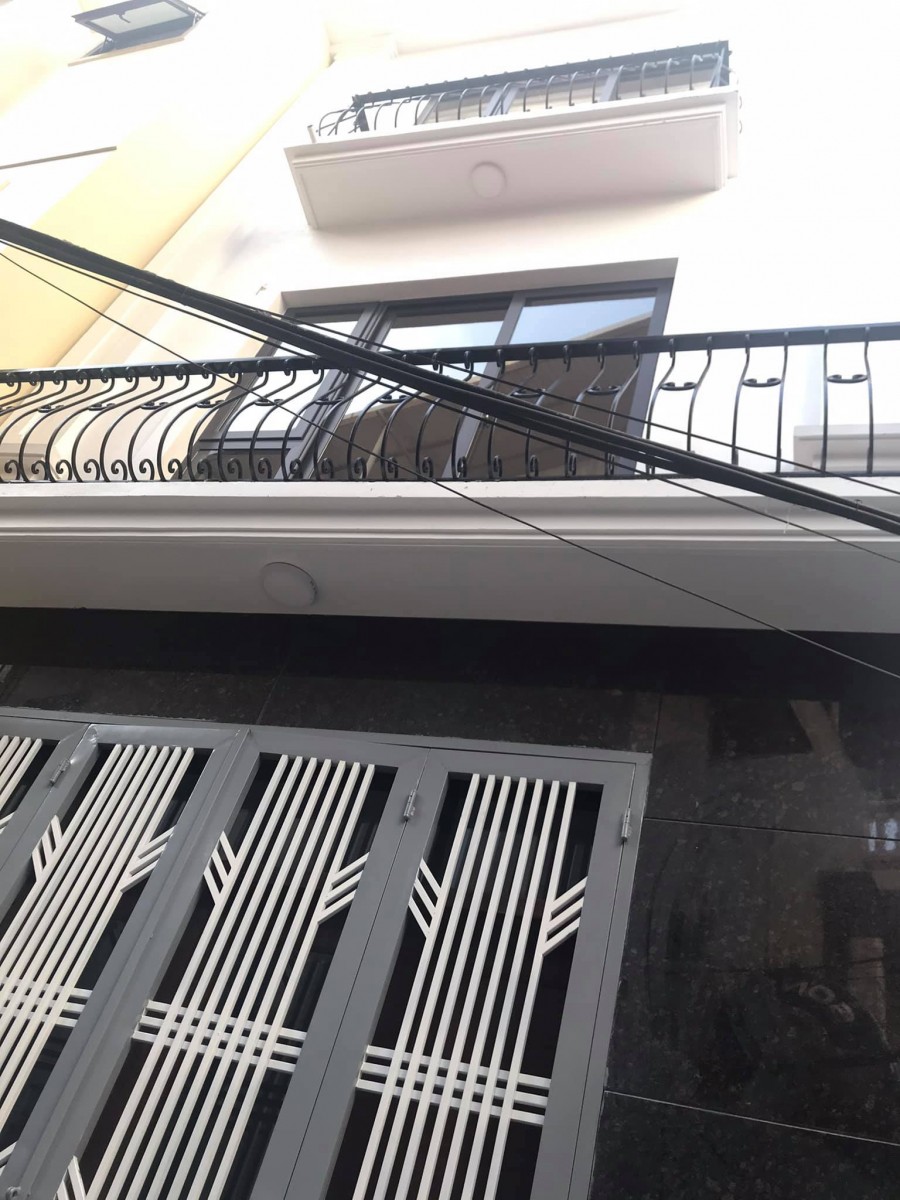 Nhà Xuân Đỉnh Bắc Từ Liêm, ngõ thông ô tô tránh, ô tô đỗ cửa, dt 42m2, 4 tầng, mt 6.7m