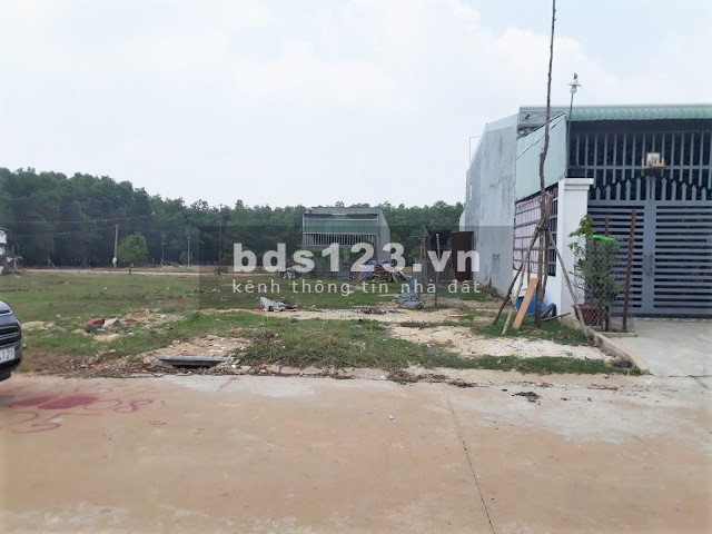 Đất ngộp bán rẻ 21x50=1050m2, giá 430 triệu gần trường, dân cư đông, shr